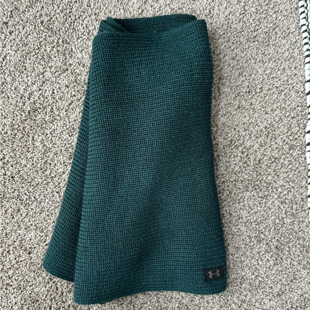 Dark green Under Armour cowl - excellent used condition